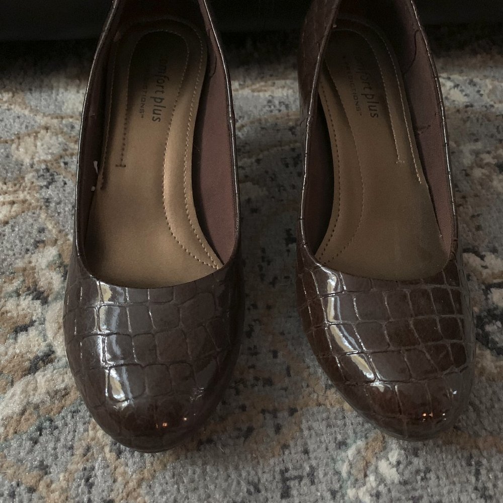 6 1/2 Comfort Plus, brown 2 1/2" Pumps